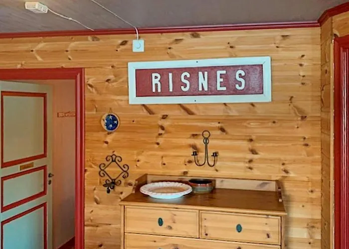 6 Person In Hosteland