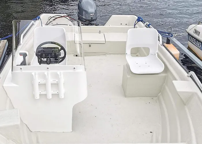 6 Person In Hosteland