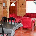 דירה 6 Person In Hosteland